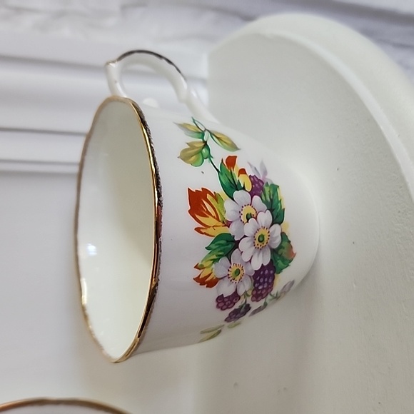 Vintage Jason Teacup Set Flowers and Berries Design - Picture 3 of 8